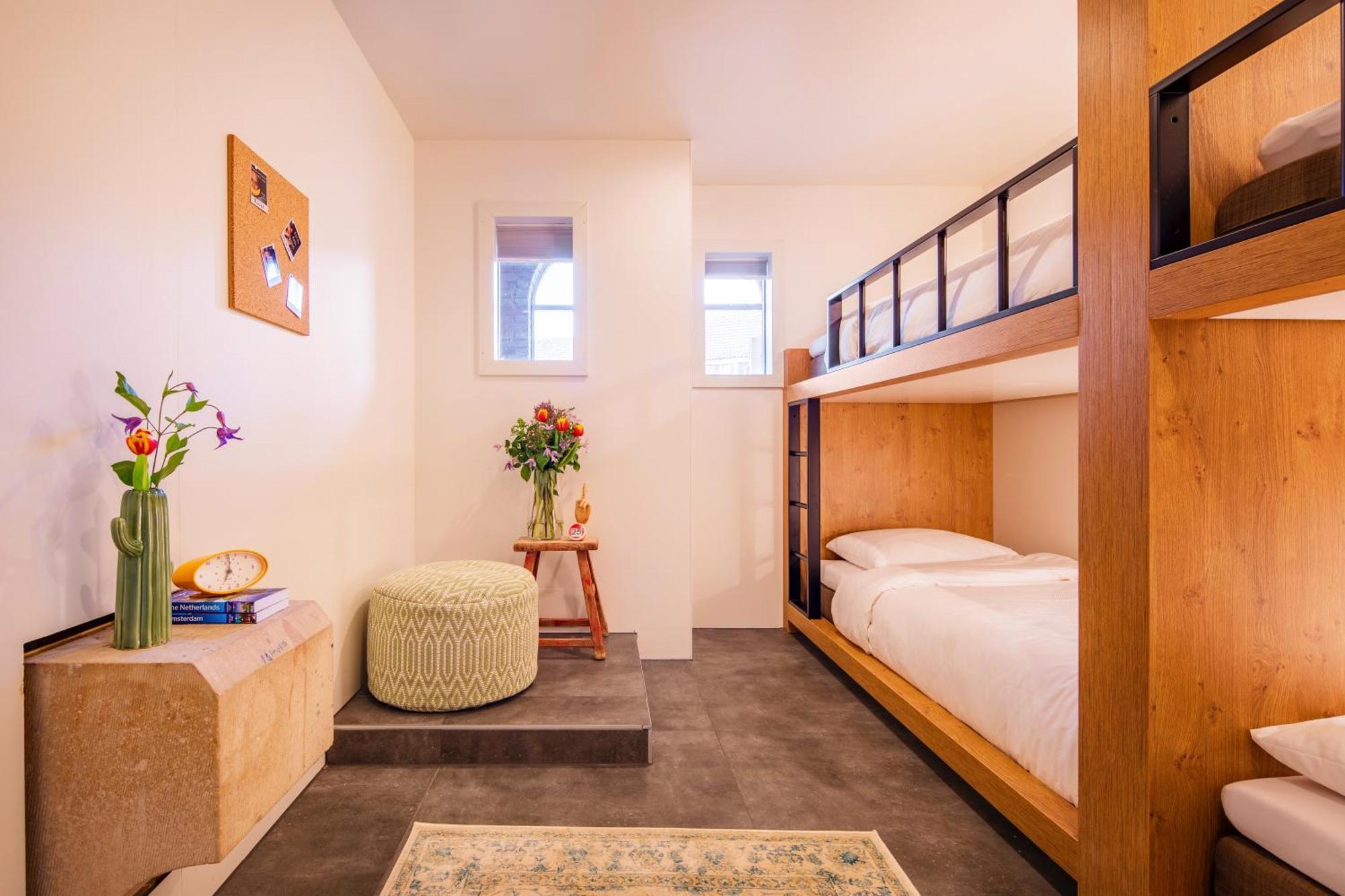 Bunk Hostel Amsterdam Exterior photo
